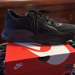 Men’s black Nike Air Max Excee shoes, size 11.5